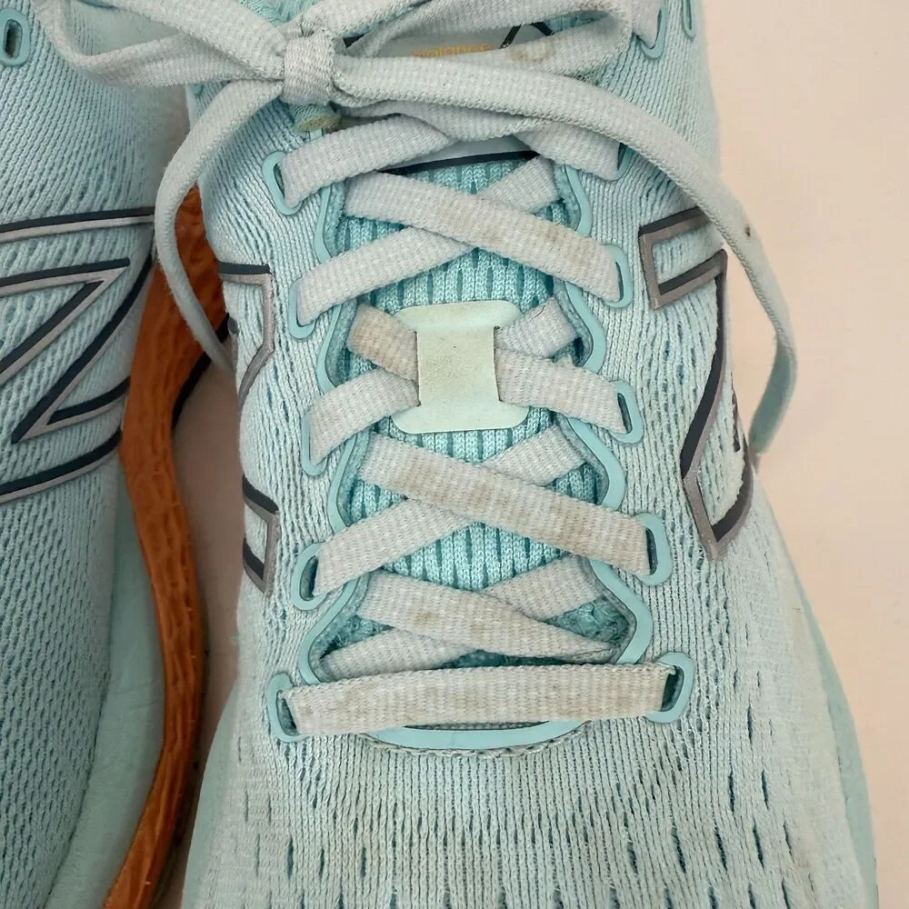 New Balance Women's Fresh Foam 880v11 Light Blue Running Outdoor Size 10.5